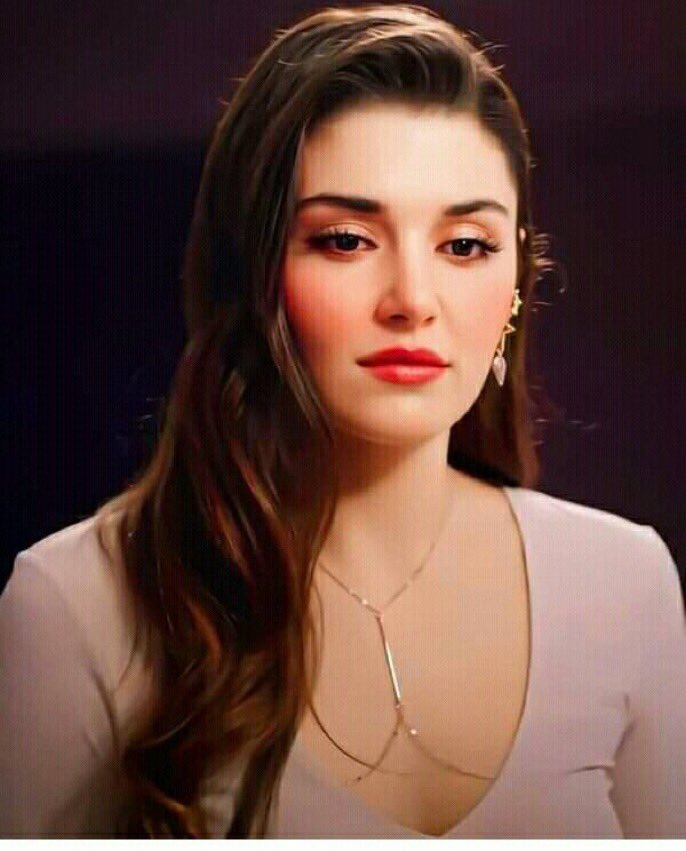 نفسياً :

حين تعتإد على محادثة شخص تحبه دوماً أو كل يوم فإن دماغك يصبح مدمناً عليه حرفياً ، لذلك سيكون من الصعب أن تتركه في يوم من الأيام وفِي حال أنقطعت علاقتك معه نهائياً ستشعر بفراغ وضيق مؤلم جداً مشابه لحالات التخلص من الإدمان.