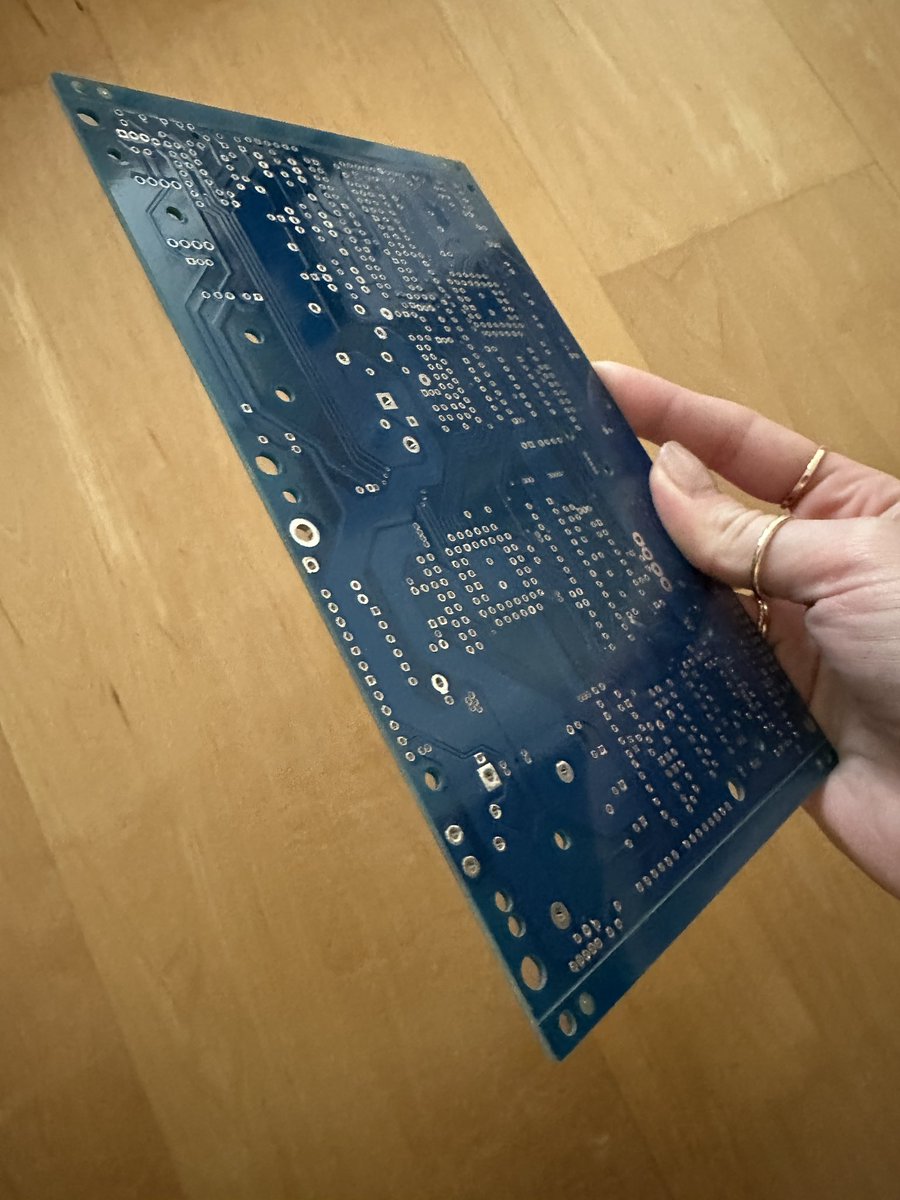 msmodernme's tweet photo. I don’t know who needs to hear this but the absolute best tool for scraping snow and ice off your windshield is a PCB https://t.co/QGJKnUz1zr