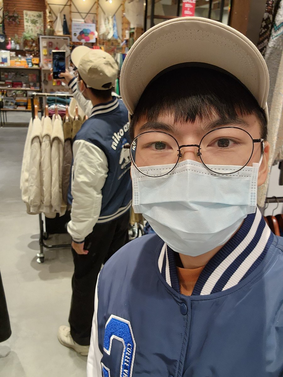 codyellooow's tweet photo. 終於買到了😍😍😍
COFFEE AND JOHN / 
Filter017 x niko and ... 棒球外套
一上市就幾乎絕版
今天運氣爆發被我買到了
滑板狗可愛死❤️❤️❤️

#coffeeandjohn 
#nikoand 
#filter017 https://t.co/W7rPuoaGQd