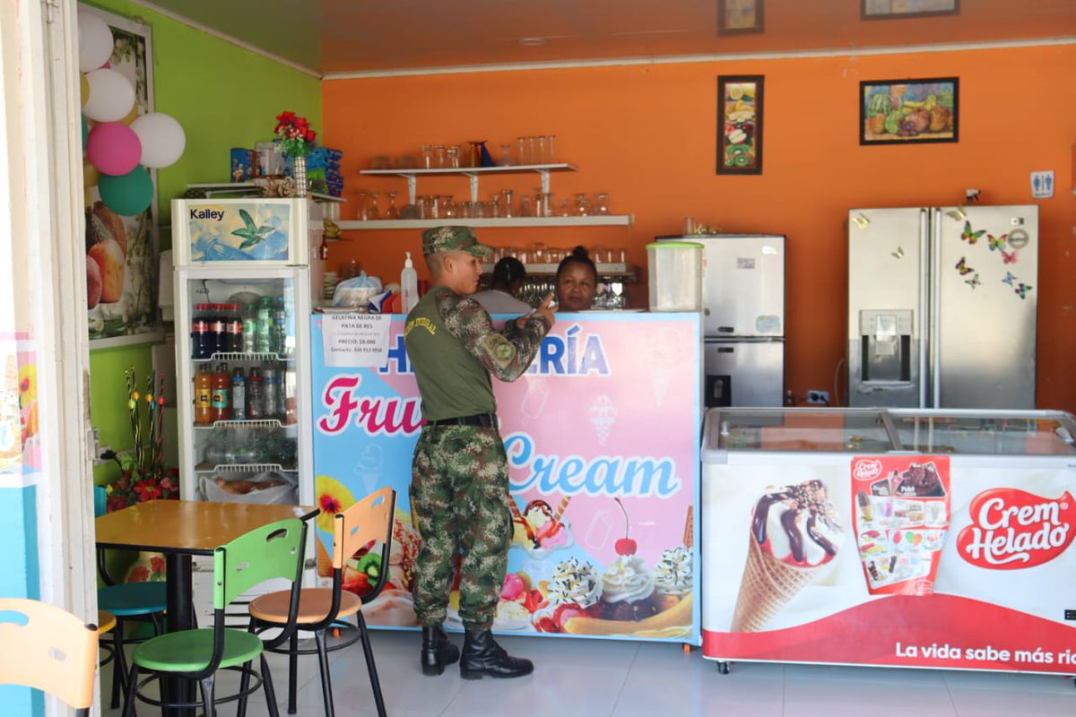 Ejercito_Div6's tweet photo. El Batallón de Apoyos y Servicios para el Combate N.º 27 realiza campaña preventiva al no reclutamiento forzado de niños, niñas y adolescentes en el Barrio la Independencia de Mocoa #Putumayo, invitando a la comunidad a denunciar en la Línea 147 del @GaulaMilitares.

#PlanPerseo https://t.co/52mGI4DdT2