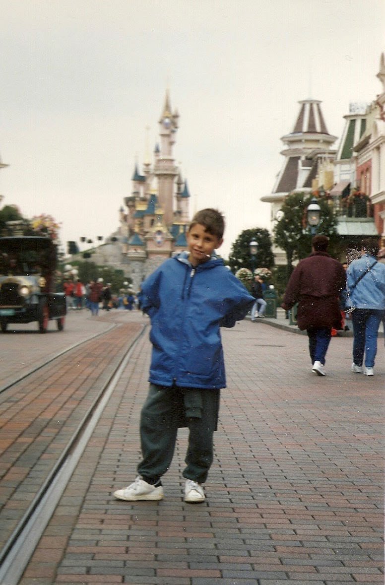 oriol1986's tweet photo. #Capitulo10 @pesadillaparque
Si tu fuiste en febrero 1994, yo fui en septiembre de ese mismo año.
#tbt @DisneyParis_EN https://t.co/5CiCNLMY9F