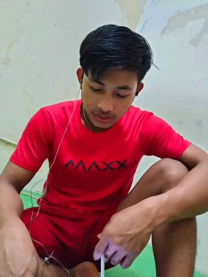 MinNight11's tweet photo. တစ်ယောက်တည် https://t.co/g83IyIdSCE