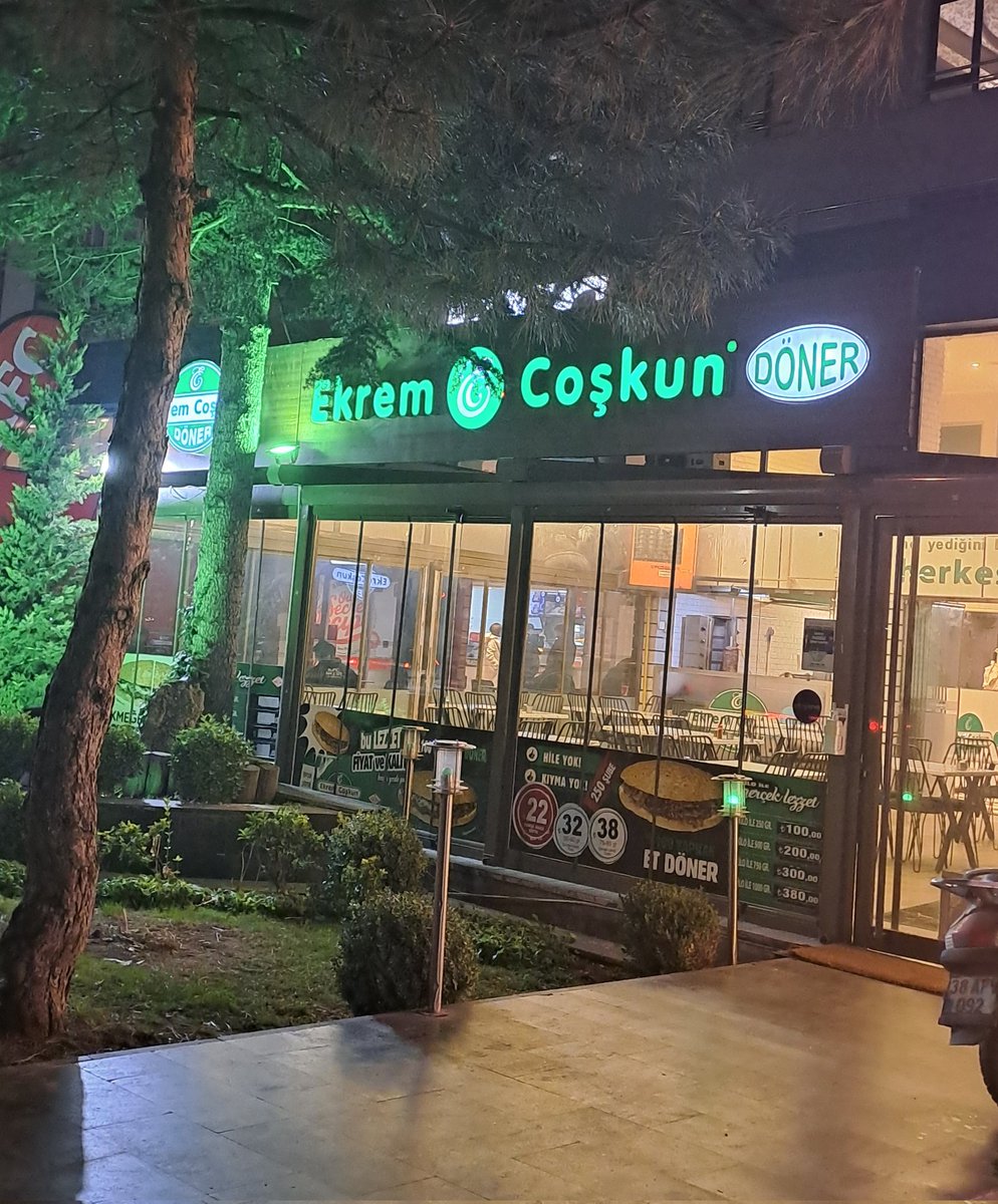 skyneverlands's tweet photo. kore yemegi ustune donut derken ekrem abi bizi cagirdi kiramadik https://t.co/kTCiYGb9Lh