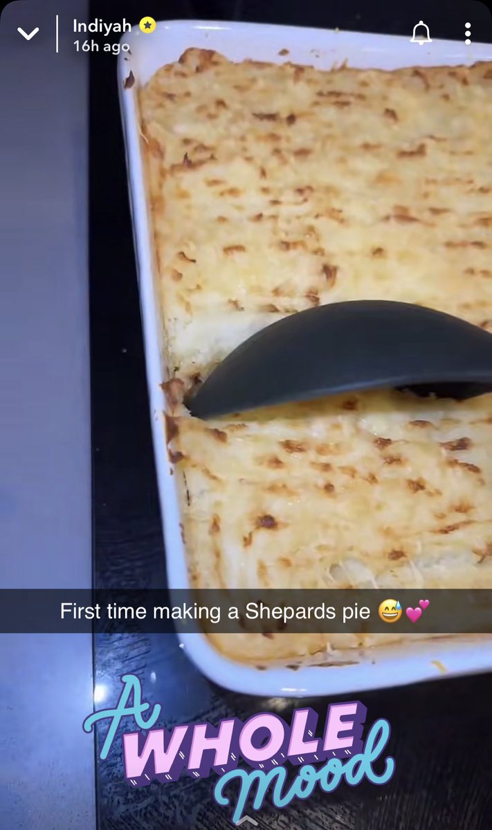IndiyahDaily's tweet photo. Last night on Cooking with Indiyah… Shepherds Pie 😋

For more cooking with indiyah, follow her on #snapchat: Indzxo 😂 #indination https://t.co/3vVZxmooax