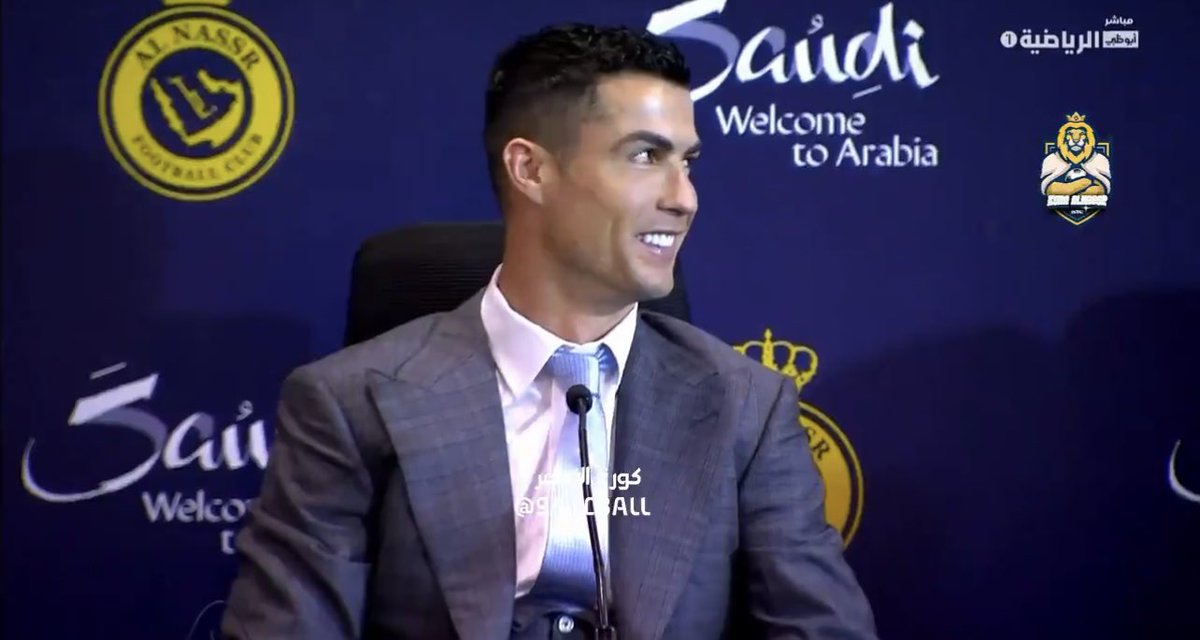 - 🎙️ كريستيانو رونالدو :

بعد توقيعي همس لي إبني جونيور هل بإمكاني اللعب مع ذاك الرجل؟ قلت هل تمزح انه الرئيس
