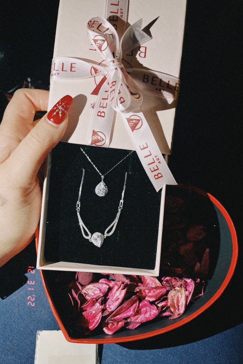 <a href="/belleartm/">Belle Art</a> Ben geçenlerde beğenmiştim, sevgilim yılbaşında hediye etti ise yarıyor dksjsjsahah