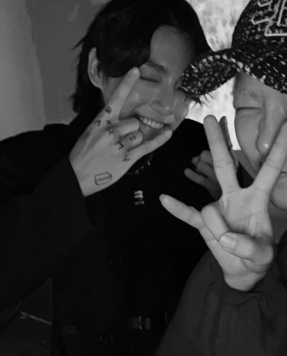 TheTKGlobal's tweet photo. 📑| GroovyRoom, founder of the South Korean Record Label "Area", posted a photo with Jungkook on his Instagram. https://t.co/jOuoX6yPtK