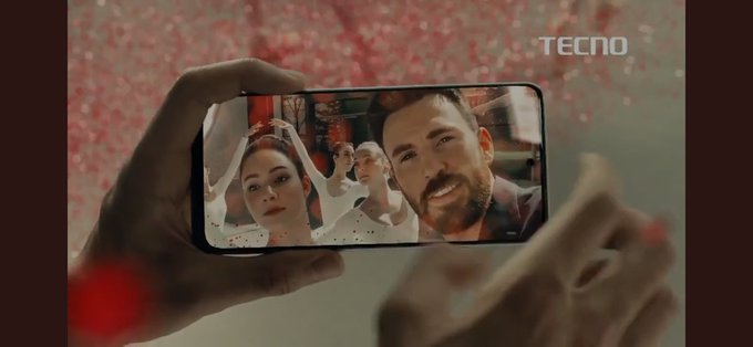 Trixysiku's tweet photo. #Respons from
@TECNOMobileNG:
Our Global Ambassador, Chris Evans capturing amazing moments with the 48MP Clearest Selfie Camera of CAMON 17 series.
#TimetoStandout
#ClearestSelfie
#TECNOCamon17 https://t.co/1LCL4BIyLr https://t.co/RX53g59NlX