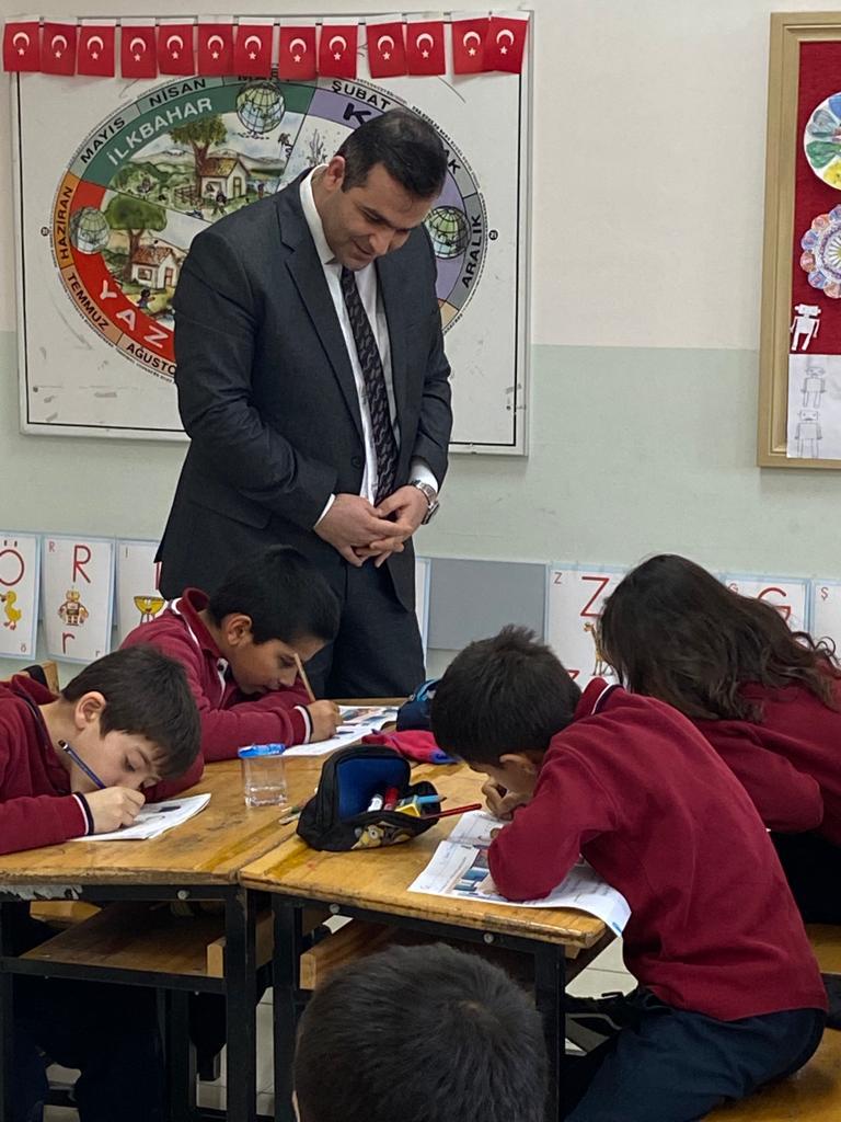 BurdurilMEM's tweet photo. İl Milli Eğitim Müdürümüz Sayın Nesrin KAKIRMAN, Kışla İlkokulu/ Ortaokulu nu ziyaret ederek öğrencilerimiz ile bir araya geldi. 

@tcmeb @Burdurvalilik @vAliArslantas @nesrin_kakirman
@mebtegm https://t.co/pu0gPrzfLY
