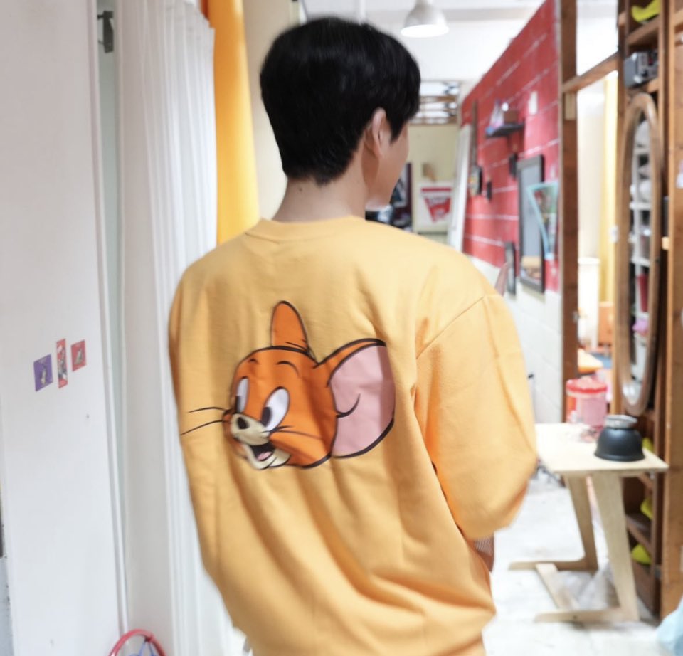 His back looks cute🥰 #Junghyun #정현