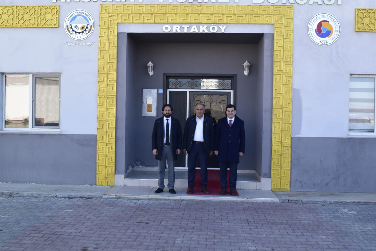 Kaymakamımız Ahmet KARATEPE, Belediye Başkanı Ali Rıza ÖZDEMİR ile birlikte Aksaray Ticaret Borsası Ortaköy Şubesi Başkanı Yakup UĞUR'u ziyaret etti. 
Aksaray Ticaret Borsası Ortaköy Şubesi Başkanı Yakup UĞUR, Kaymakamımıza ve Belediye Başkanına ziyaretleri için teşekkür etti.