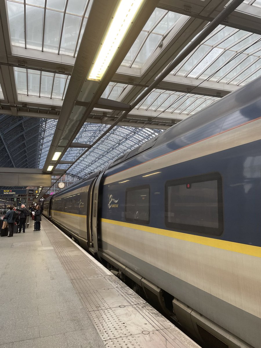 New Year, so heading back to Geneva via @EurostarUK and @TGV_Lyria 🚄 looking forward to a productive afternoon of travelling in comfort and catching up on emails 📧 💻 #trainisbest #flightfree