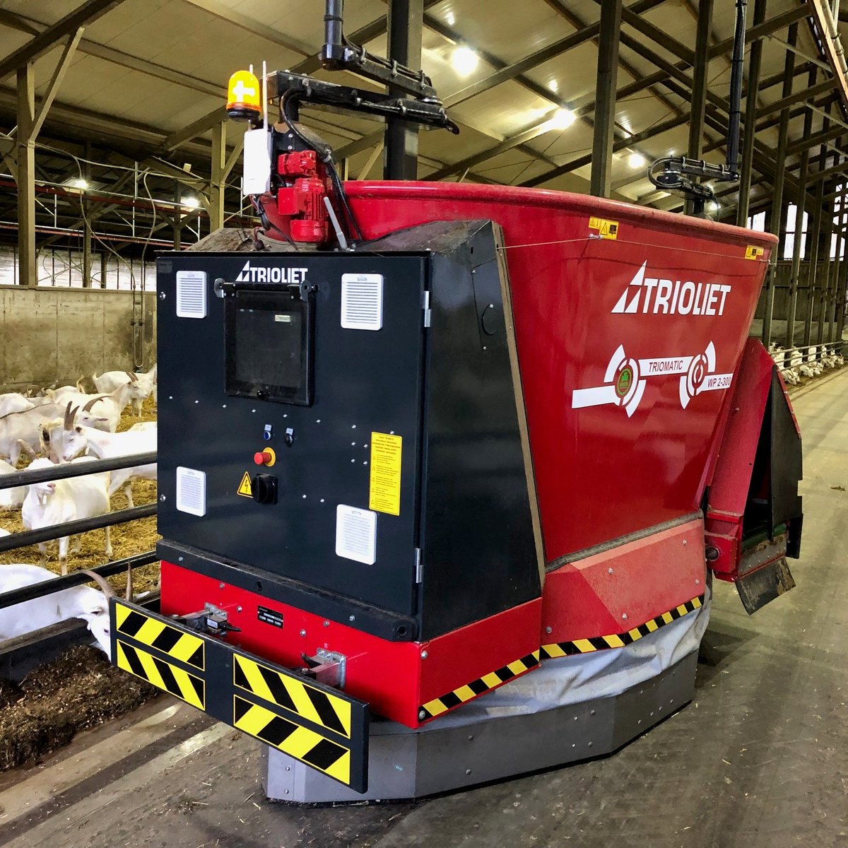 Onlangs is de Triomatic WP 2300 bij de familie Schulte in Denekamp 🇳🇱 in bedrijf gesteld. Wij wensen ze veel succes in de stal!🐐
#trioliet #triolietontwikkeltvooru #geiten #automatischvoeren #johndeere #fendt #newholland #claas #masseyferguson
