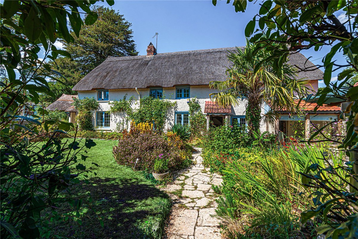 JacksonStops's tweet photo. #Dalwood #Axminster

Old Yew Cottage is a stunning #GradeIIlisted #Devonlonghouse with a huge amount of character and charm and absolutely delightful gardens. New to the market with #JacksonStops #Bridport &amp; #Dorchester with a guide price of £950,000.

https://t.co/q8O1JiVlm2 https://t.co/tUM5VleY49