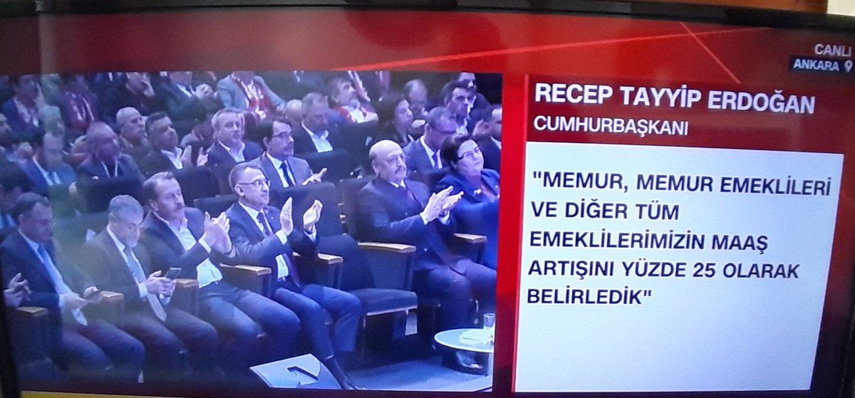 dobrACI5845's tweet photo. Memur ve #emekli'lere verilen sadaka gibi yüzde 25 zammı büyük bir coşku ile karşılayıp  alkışlayan yandaş  başkan Ali Yalçın'ın sendikasına hâlâ üye olanlara yazıklar olsun!🤔😡 https://t.co/qhdCUWeGTM