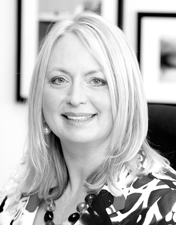 Ute Bockstegers ist neue #CDO bei #HuntingHer. 

Die #LifeScience- und #Finance-Expertin war zuletzt als CEO &amp; Chairwoman der Bayer AG für Österreich und Südosteuropa tätig und verstärkt nun die entsprechenden Practices bei „#Frauen-#Headhunter“.

huntingher.com/topmanagerin-b…