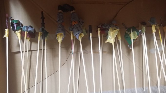 ボバフェット氏も塗装が終わりクリアー吹いた。組み上げてみたが…
かっ…かっこいい…。いつも素組で満足してるんで、色塗ってつや消しコートで仕上げするというのは初めてなんですけど、つや消しすると本当に質感よくなりますね。
このあとウェザリングして完成です。 