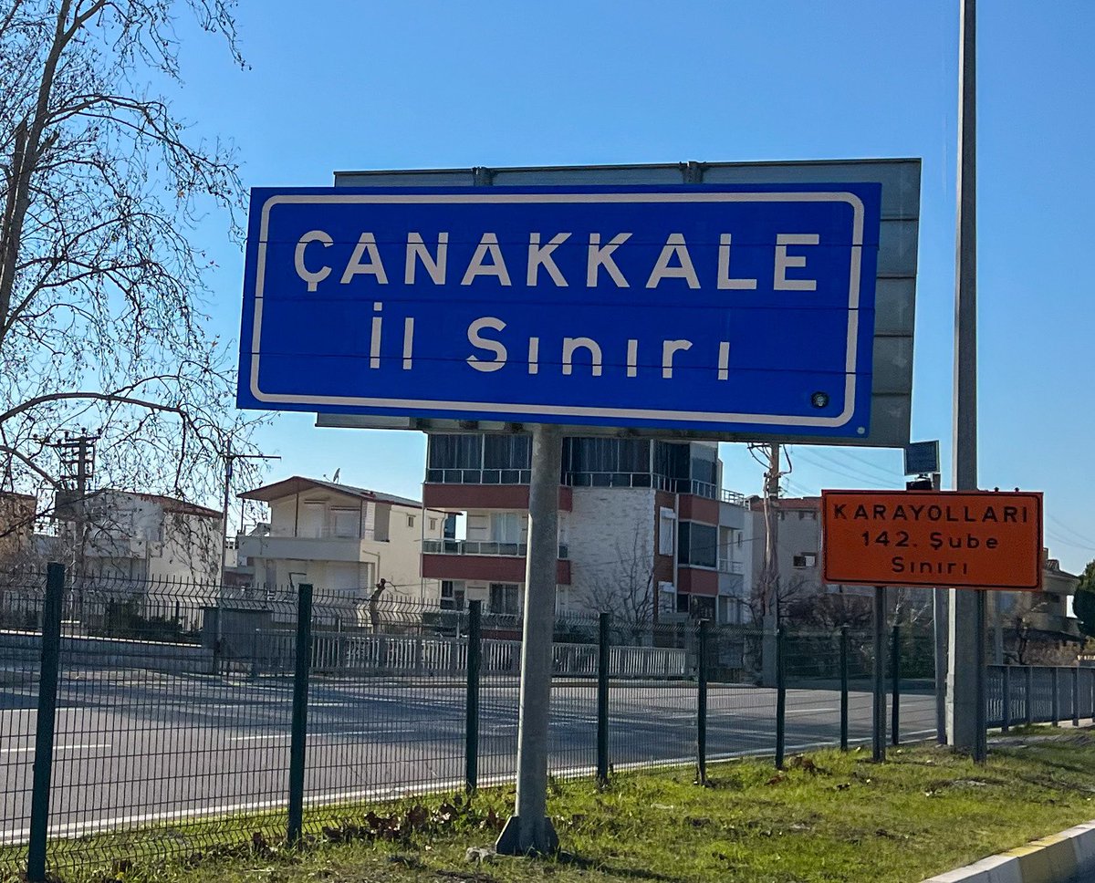 İnsanın içinde kelebekler uçurtan tabela