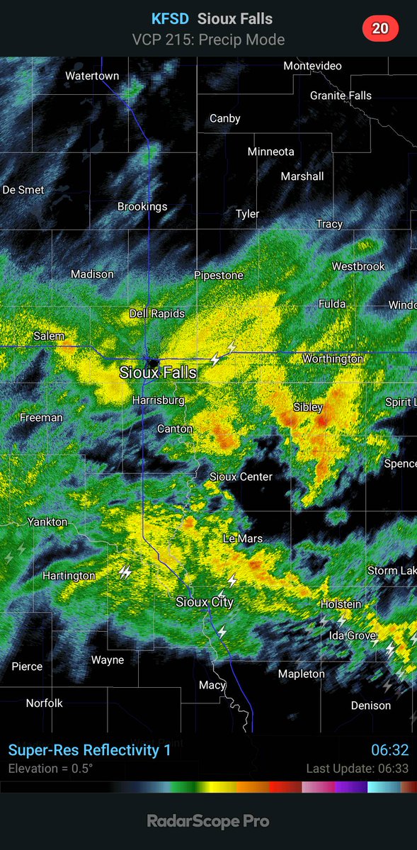 TeaStormChaser's tweet photo. KFSD - As of 06:32: Lots of Thundersnow occurring out there this morning! This is a strong indicator that heavy snow is falling! Snowfall rates are falling at 2 to 3 inches per hour. https://t.co/QVU7ki0gXG