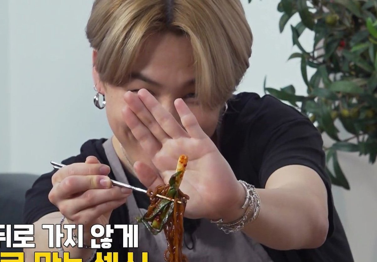 O613file's tweet photo. youtuber jimin 🫶🏼 https://t.co/hdSXk5r3Y4