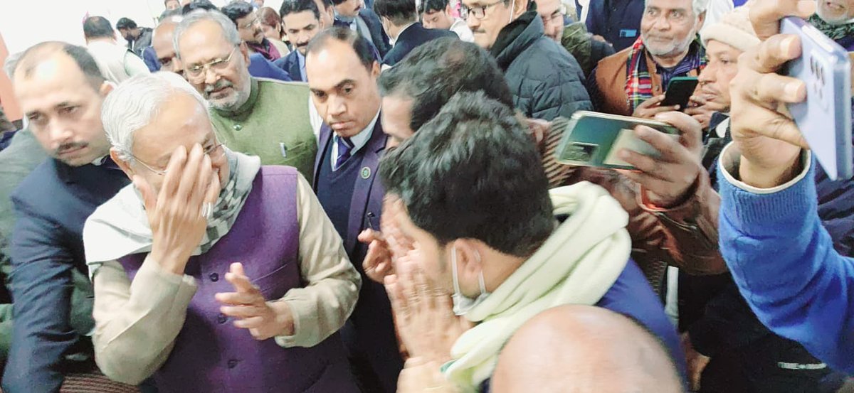 Imran_Ansari94's tweet image. माननीय मुख्यमंत्री जी के आवास पर मिलकर  माननीय मुख्यमंत्री जी को नव वर्ष की बधाई दिए.@NitishKumar @LalanSingh_1 @Harshva02031236 @UpendraKushJDU @UmeshSinghJDU @Kunalagrawaljdu @AshokChoudhaary @VijayKChy