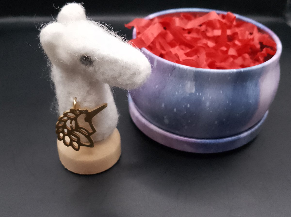 Needle Felted Horse Ornament besthandmade.co.uk/product/needle… #MHHSBD #ukmakers #elevenseshour #ponyhour #ukgiftam #ukgifthour #equinelovers #horselovers