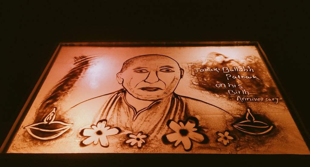 My tribute to former Chief Minister of Odisha #JanakiBallabhPatnaik on his birth anniversary. My SandAnimation Art. 🙏🏻 #RasmiRanjanBishoi #SandAnimation #Art #SandArt
