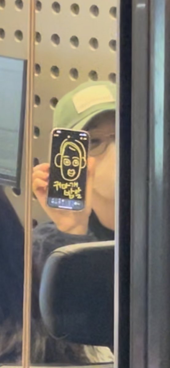 Rossy_Yoon's tweet photo. 아 귀야웈ㅋㅋㅋㅋㅋㅋㅋㅋ 귀마개밥알🎧🍚 https://t.co/1tKJ4sTaEX