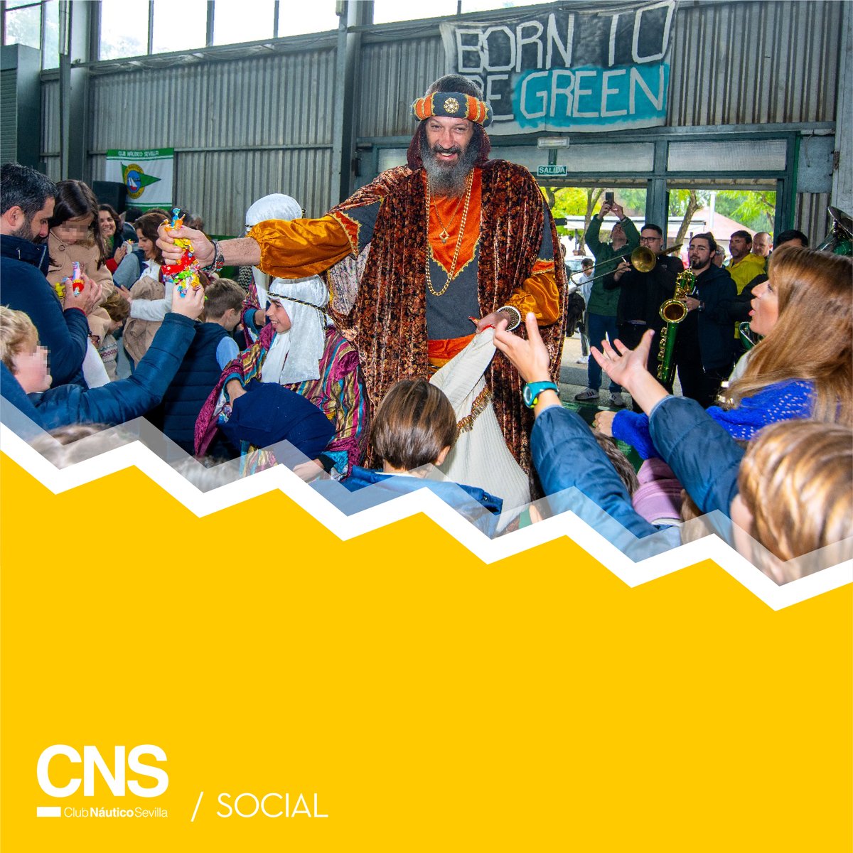 CNauticoSevilla's tweet photo. 👑 Visita del Heraldo de los Reyes Magos al Club Náutico 

Galería fotográfica de la visita de este lunes, del emisario Real, representado este año por el exjugador internacional de baloncesto y miembro del cuadro técnico del Club Náutico Nacho Romero

👉 https://t.co/Zm3L5gEpox https://t.co/3B7TB7cIkA