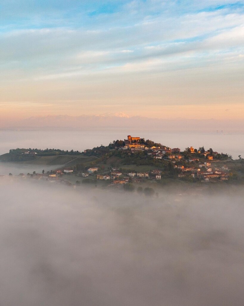 igerspiemonte's tweet photo. 📍Gabiano
Nebbia in Monferrato. Come stanno andando i primi giorni dell’anno?
📸 @zano1993
🔍 selezionato da @daisyromaniello
#⃣ usa #igerspiemonte #instagramerspiemonte e tagga @igers_piemonte nelle tue più belle foto piemontesi per essere repostato👍🏼
.
.
.
@weareigersit #wea… https://t.co/vj8xIwYb4J