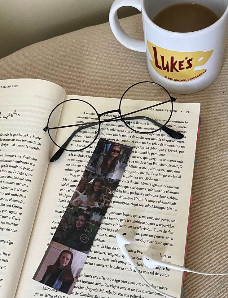 llvsbillie's tweet photo. ᥫ᭡ livros lidos em 2023 — a thread;

" eu vivo em dois mundos, um deles é o mundo dos livros"
                     — rory gilmore. https://t.co/MawowdodtX