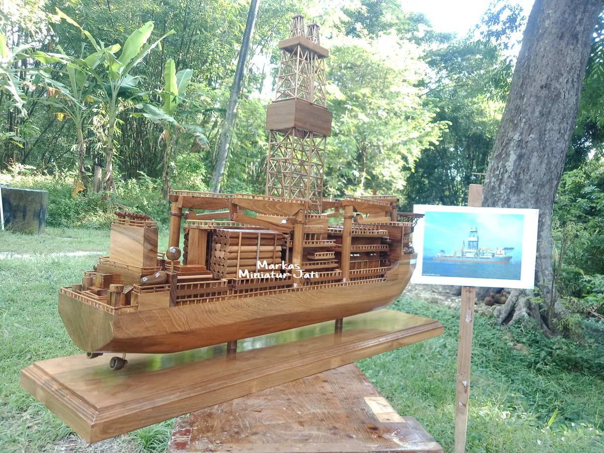 Alhamdhulillah,
Kembali finish Replika Ranpur milik satauan Korps Marinir dan Replika Drillship "Transocean" Dhirubai Deepwater KG2 siap di terbangkan menuju Negeri Holiwood, Kakinada, Predash - INDIA 🙏