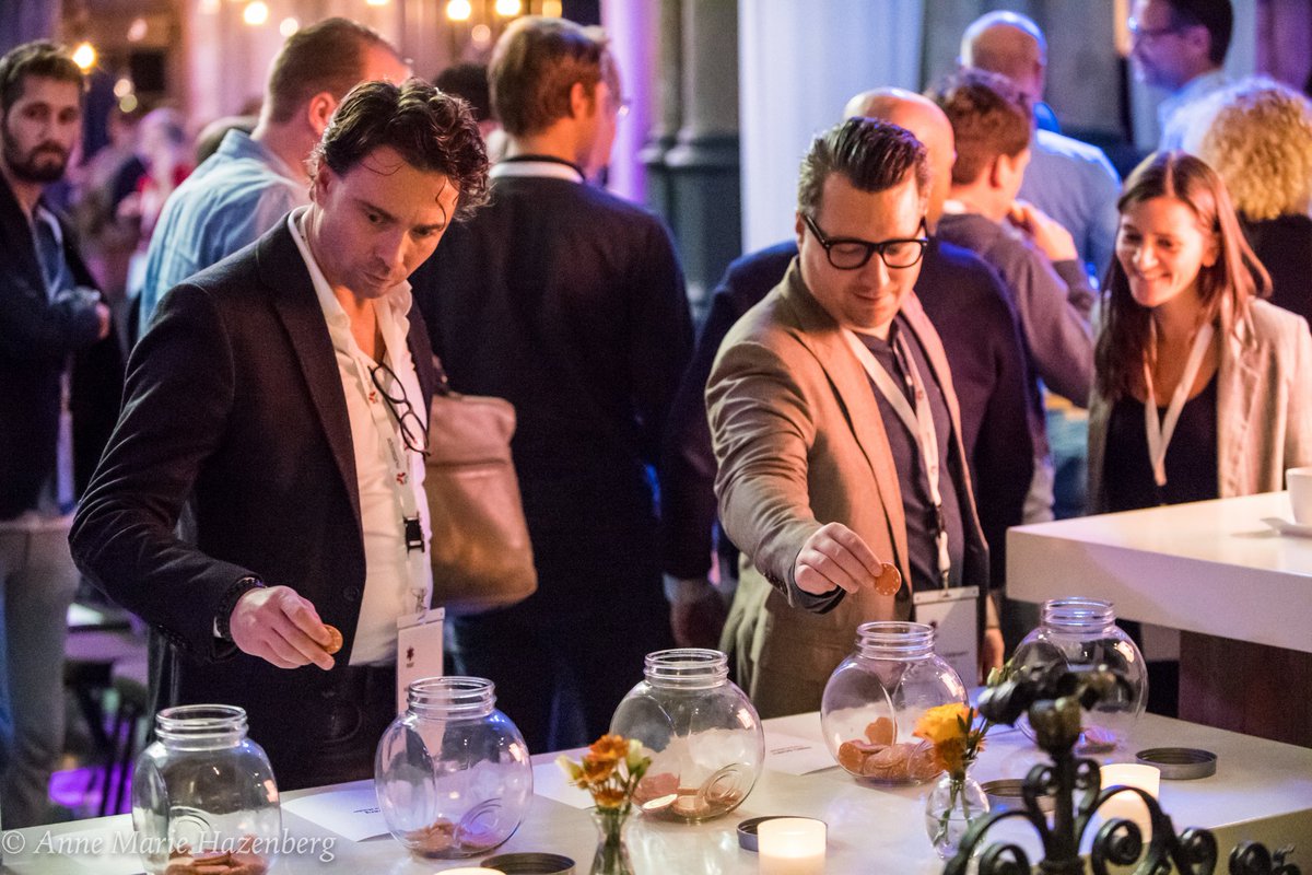 Op zoek naar foto’s van jezelf, jouw bedrijf of evenement? Beeldmateriaal, dat past bij jullie authenticiteit én het imago versterkt?  Dat kan <a href="/AMH010/">Anne Marie Hazenberg</a> als bedrijfsfotograaf voor jou verzorgen. Meer weten? Neem gerust contact met ons op!

#bedrijfsfotografie #eventfotografie