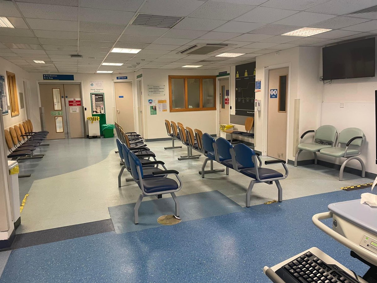 Vazir69's tweet image. This is an A&amp;amp;E waiting room this morning at 0730 but it doesn’t tell you the whole story because behind those closed doors are 38 patients waiting to to be admitted and doctors and nurses working hard to keep patients safe. #teamED