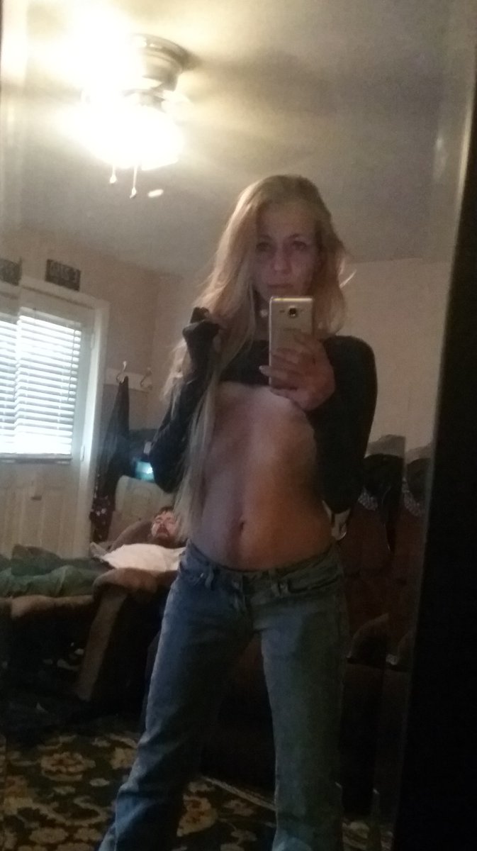 Kann mich bitte jemand massieren? Ich habe solche Rückenschmerzen... 😩