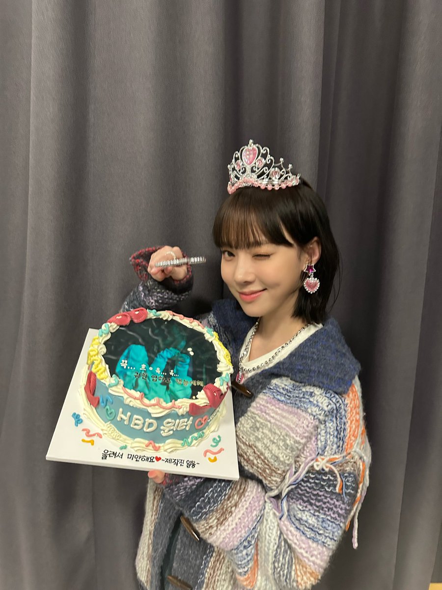 aespasbbl's tweet photo. [230103] 9:55PM KST: ⭐️ 

- +2 📸
- the birthday cake i received from the (SM) C&amp;C team ♥️☺️ i quickly want to film season 2 (of synk road)!!!! https://t.co/w5iPlO2VWr