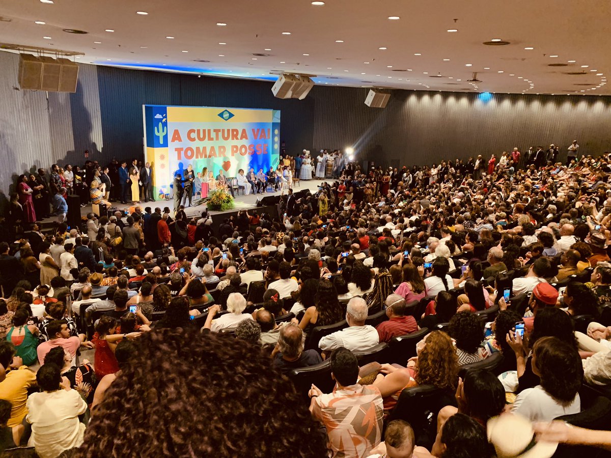mariamarighella's tweet photo. Refundaremos também a Funarte com a força da Cultura de todo Brasil. À reconstrução do MinC, à refundação do Brasil! ✨♥️🏹🍃 @MagaAfroPop https://t.co/vqM0P0lJan