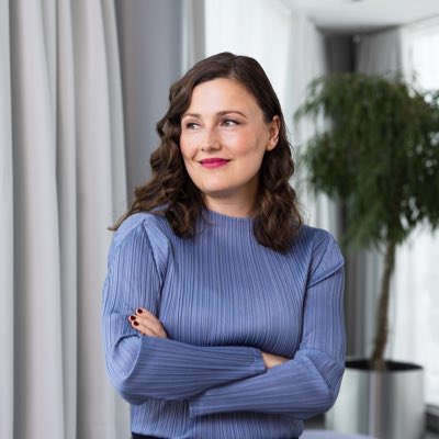 Kun aloitin keväällä <a href="/Sofigate/">Sofigate</a>’n CMO:na, sain tehtäväksi uudistaa kasvuyhtiön brändin. Joulun alla pullautimme tiimini kanssa ulos uuden ilmeen ja verkkosivuston vähin äänin. Kas tässä uusi kuva, linkki sivuille ja eka twiittini pitkään aikaan 🙃 sofigate.com