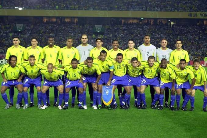 unollima's tweet photo. Exceto Mauro Silva, todos os ex-atletas presentes nessas duas fotos ESCOLHERAM NÃO COMPARECER ao velório do REI PELÉ, o maior jogador de todos os tempos. 

A partir de hoje eles não têm qualquer direito de reclamar de falta de reconhecimento no Brasil. https://t.co/xFUg8PO7zu