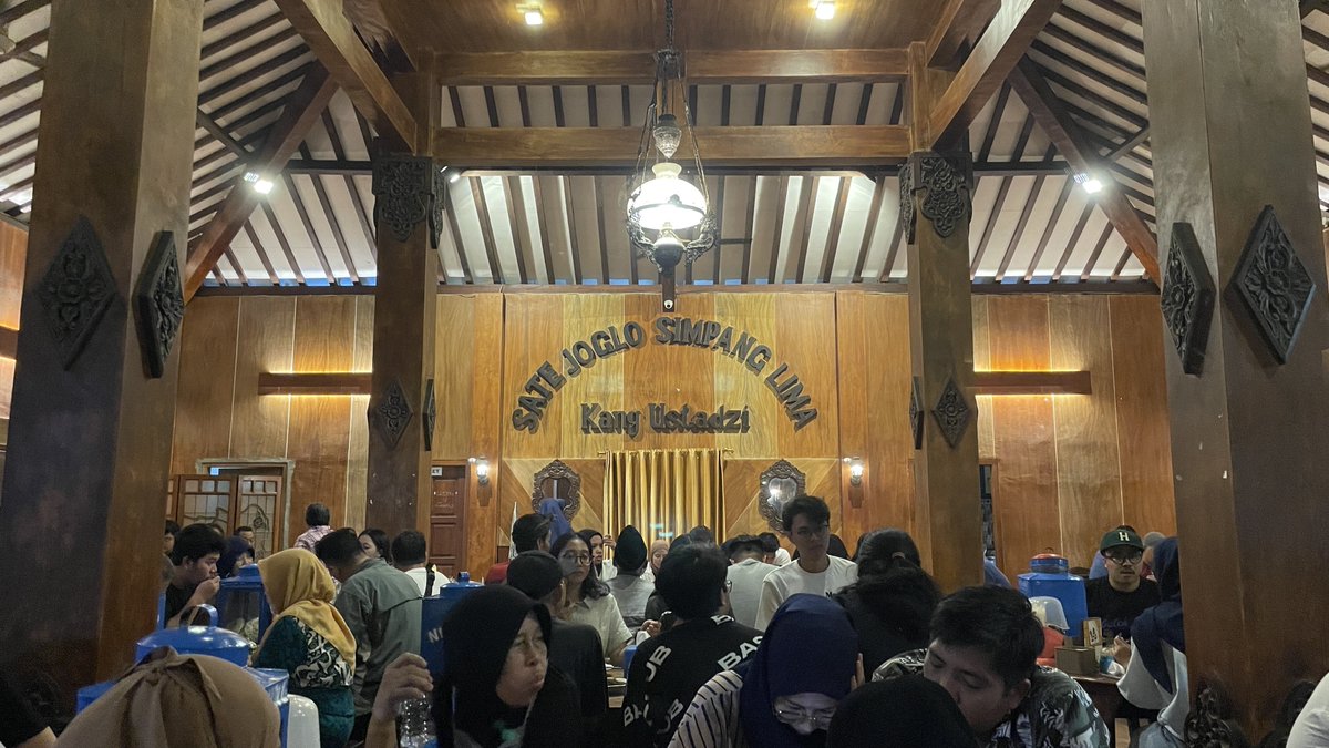 kozirama's tweet photo. Jadi trip minggu lalu ke Jogja ternyata menjadi trip kelana Klathak karena 4 hari di sana nglathaknya 3x 🤣
Berikut resumenya. The best overall Klathak Joglo Simpang Lima, cuma berjarak 20 meter dr Pak Pong dagingnya paling tasty, paling empuk, paling meresap. Duh enak! https://t.co/oiK1nbfE3c