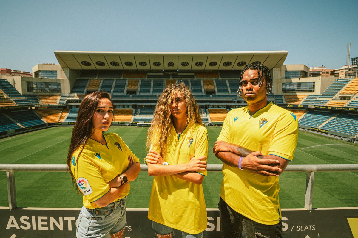 😉 Pada pengen jersey, tapi terpantau belom pada follow akun @cadiz_cfid nih, coba yang udah pada follow retweet &amp; like nya, biar keliatan nih Jersey buat siapa ya?!