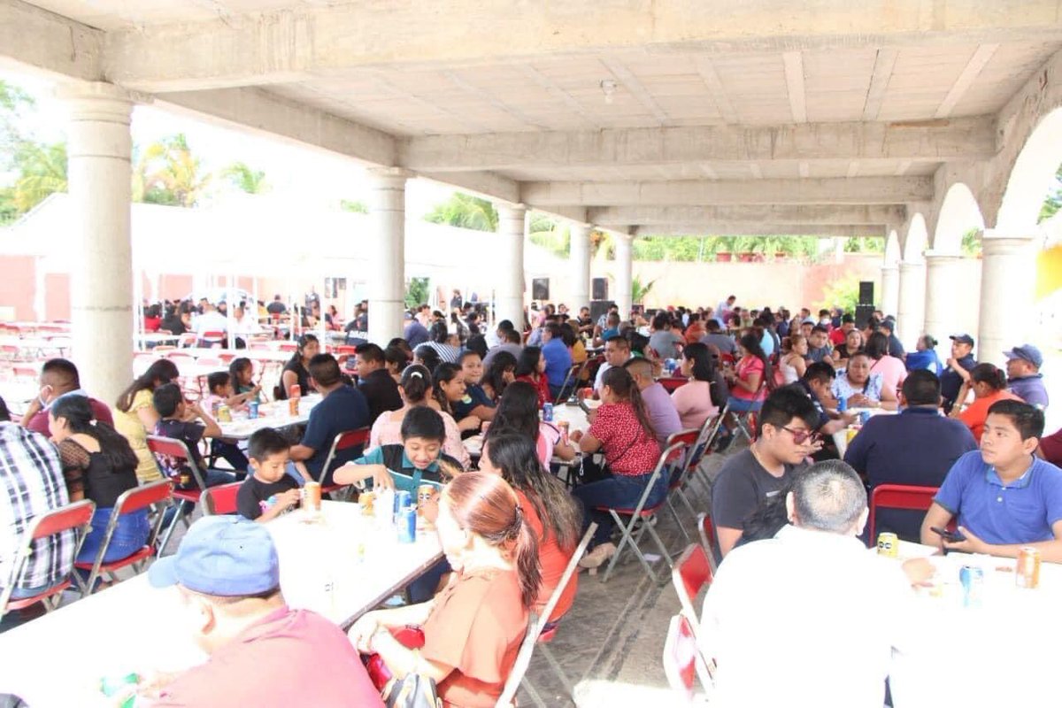 Celebramos esta tarde a nuestros amigos y amigas policías en su día, en reconocimiento a su desempeño en el cumplimiento de su labor al servicio de nuestro pueblo. 

Agradezco al Contralmirante I.M.P.D.E.M Rubén Oyarvide Pedrero, Secretario de Seguridad Pública del Estado.