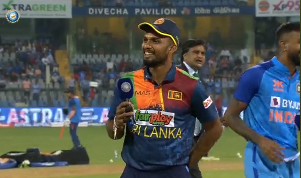 Supun_Tharaka_1's tweet photo. #𝗧𝗢𝗦𝗦𝗨𝗣𝗗𝗔𝗧𝗘 | කාසියේ වාසිය දිනා ශ්රී ලංකා නායක දසුන් ශානක ප්රථමයෙන් පන්දු යැවීමට තීරණය කරනවා.. දිල්ශාන් මධුසංඛ කණ්ඩායමට..
#SLvsIND #1stT20I #Srilanka #Indian #ST_18 https://t.co/RREVMiiVeU