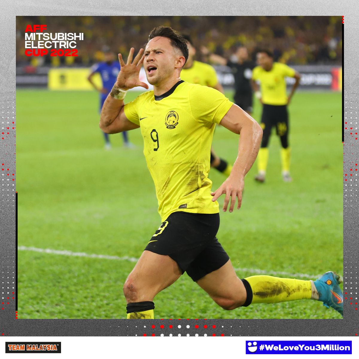 UnifiSports's tweet photo. #HarimauMalaya mendahului di separuh masa pertama melalui tandukan Darren Lok! 🖐️👂 Apa yang perlu diperbaiki kita di separuh masa kedua nanti? 

#MASvSGP #AFFMitsubishiElectricCup2022  #KamiTeamMalaysia https://t.co/mvjAUYCD4e