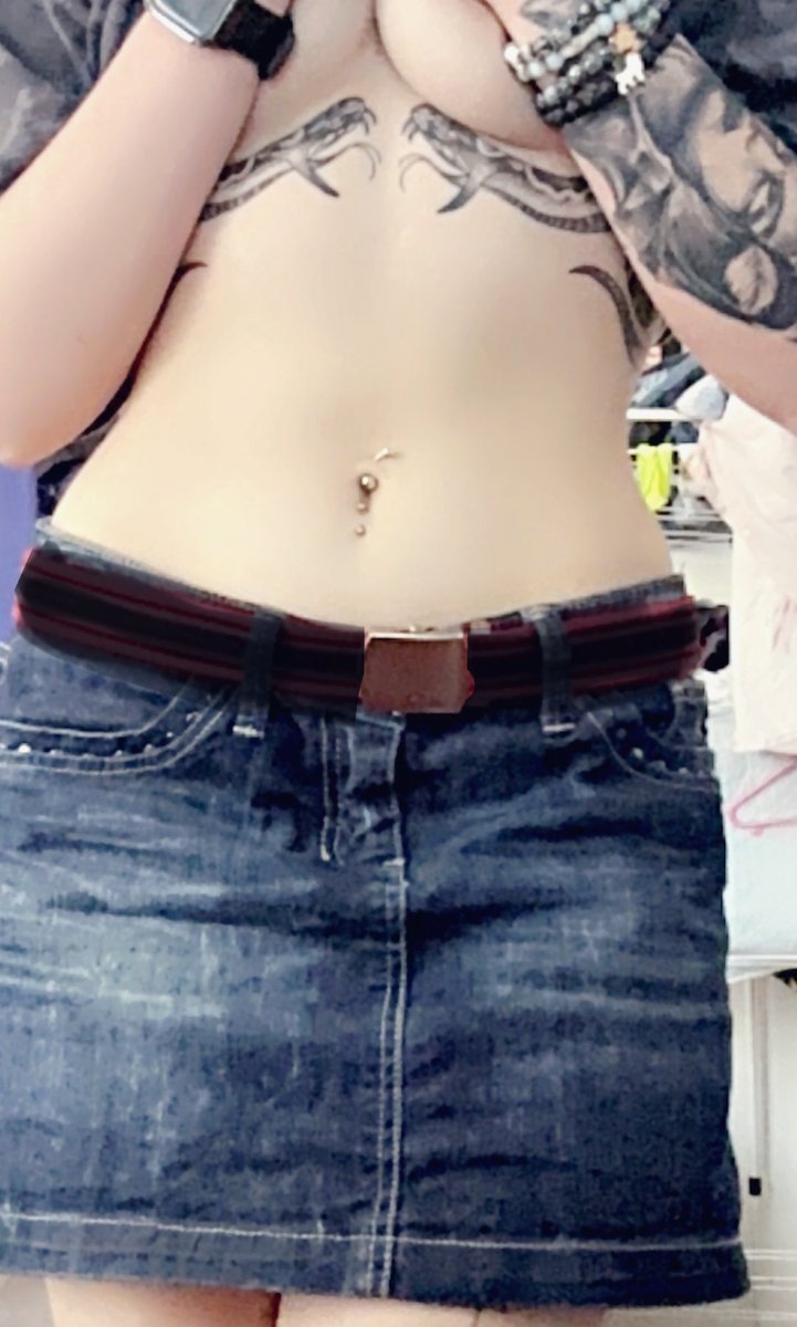 crypt1ddd's tweet photo. Help me undress? https://t.co/dS5tHHj9qC https://t.co/g96SZjMOI5