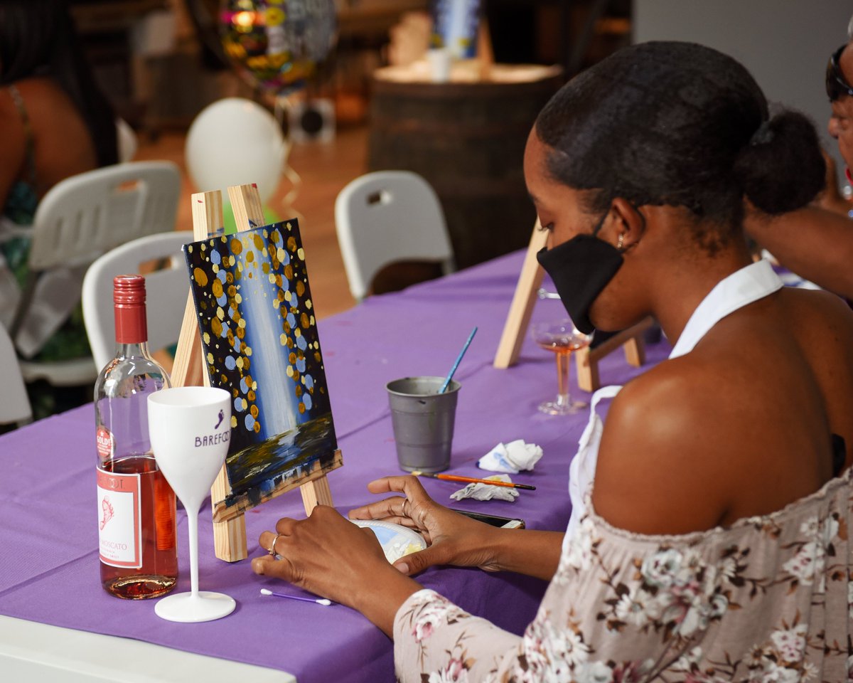 paintandsiptt's tweet photo. New year, new beginnings, new fun! 🥂

Pop a bottle of wine and celebrate with us this year by hosting your own paint and sip party🎉 

Call 775-1912 or WhatsApp 750-7118 for info on our packages 🖌️

Happy New Year from Paint &amp; Sip T&amp;T! 🎨🇹🇹

#paintandsip #paintandsiptt https://t.co/e4Y4k1ynUM
