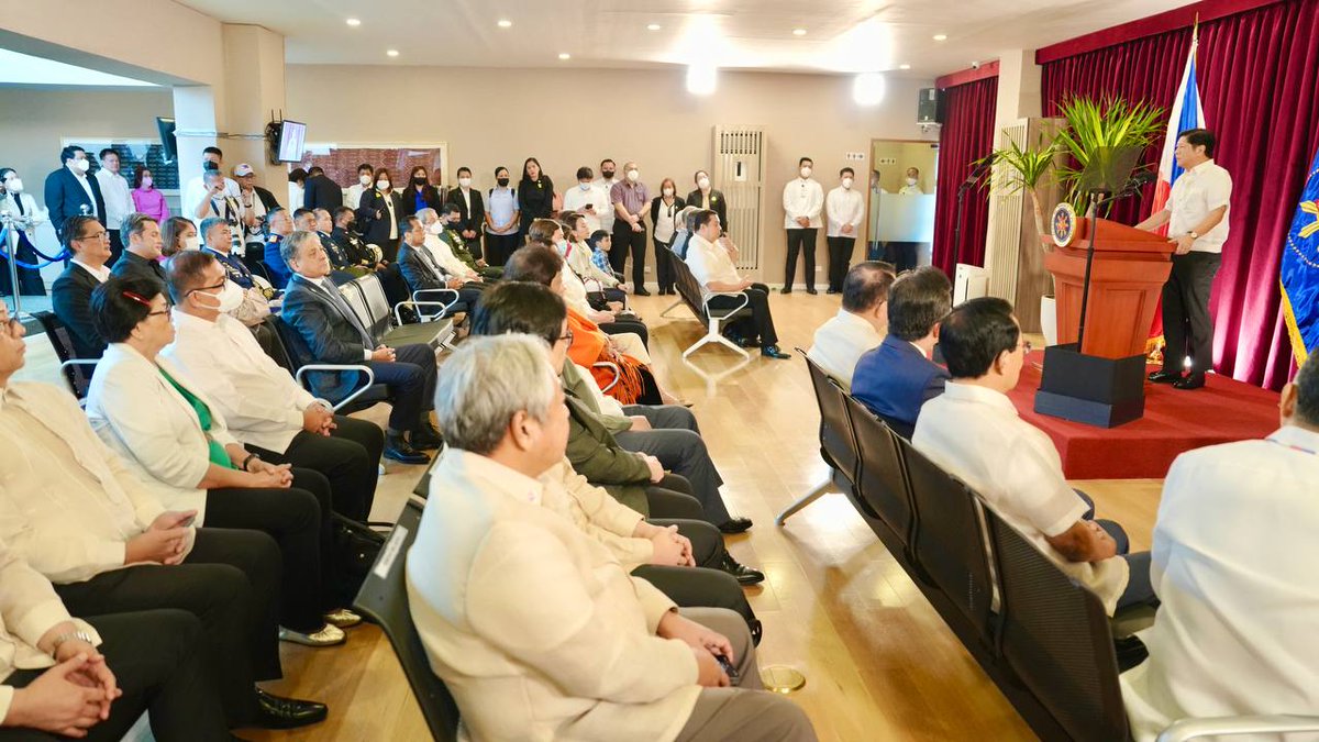 bongbongmarcos's tweet photo. Sa aking pagbisita sa People’s Republic of China, layon kong palawigin at patatagin ang ating ugnayan at kooperasyon sa iba’t ibang larangan kabilang na sa agrikultura, imprastraktura, teknolohiya, at maging sa kalakalan. https://t.co/i3otSoZClR
