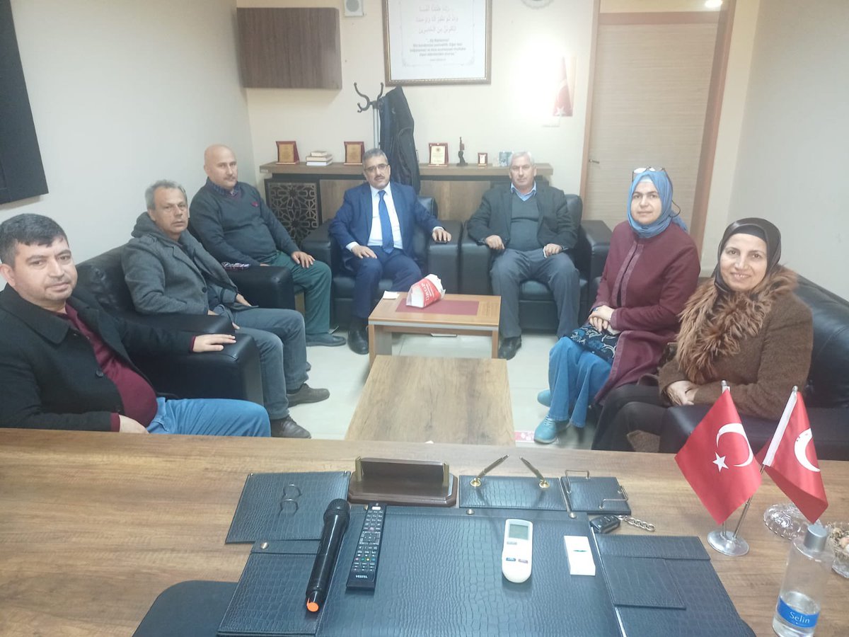 HzAyseAIHL's tweet photo. Antakya İlçesinde ki İmam Hatip Lisesi Müdürleri Şehit Mustafa Tecimen AİHL de İsmail SARIOĞLU’nun ev sahipliğinde toplanarak İmam Hatiplerle ilgili genel durum değerlendirmesi yapıldı @hatimder @SeyitAliBuyuk @AhmetTecimen @hataymem  #HzAyşeEğitimdeÖncü https://t.co/Fcelsz7bPa