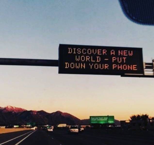 WTFC7's tweet photo. #PutDownYourPhone #SafetyFirstAlways #RoadSafety #DistractiveDriving https://t.co/FjasWqiEfA