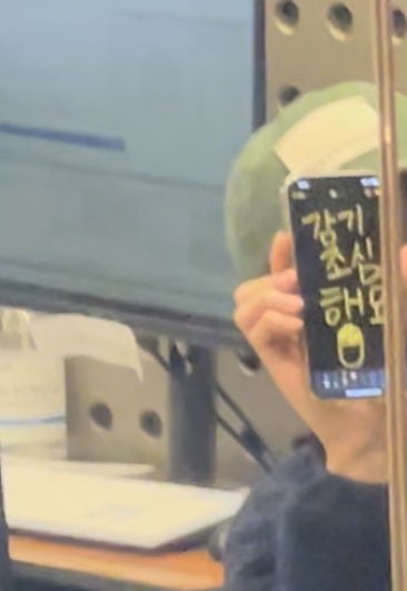 Rossy_Yoon's tweet photo. 징짜,,, 너무 깜찍해 윤지성,,,, 꼬물꼬물 뭐하나 봤더니 글씨쓰고 잇었어,,, 엉엉,,, https://t.co/ki0rDtInNz